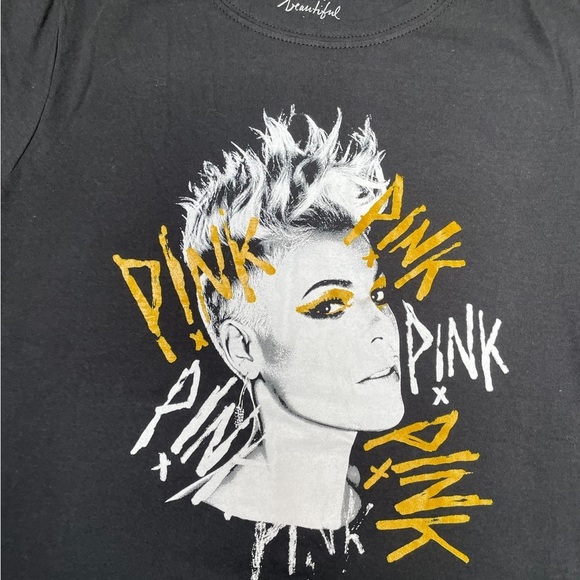 Pink Beautiful Trauma World Tour black shirt sleeve fitted graphic tee CL or Asm - Picture 2 of 8